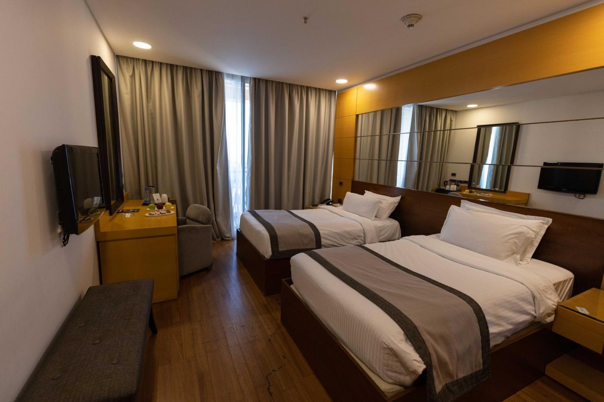 Coral Beach Hotel And Resort Beyrouth Extérieur photo